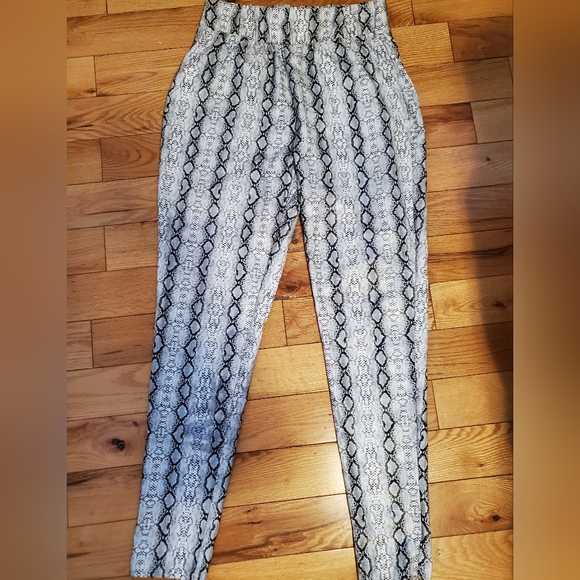 Animal Print Leggings - Picture 2 of 3